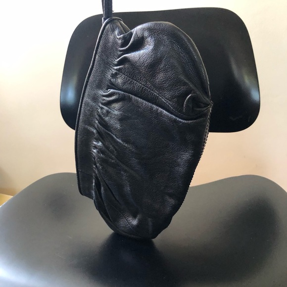 Black leather wristlet by Banana Republic - Picture 4 of 5